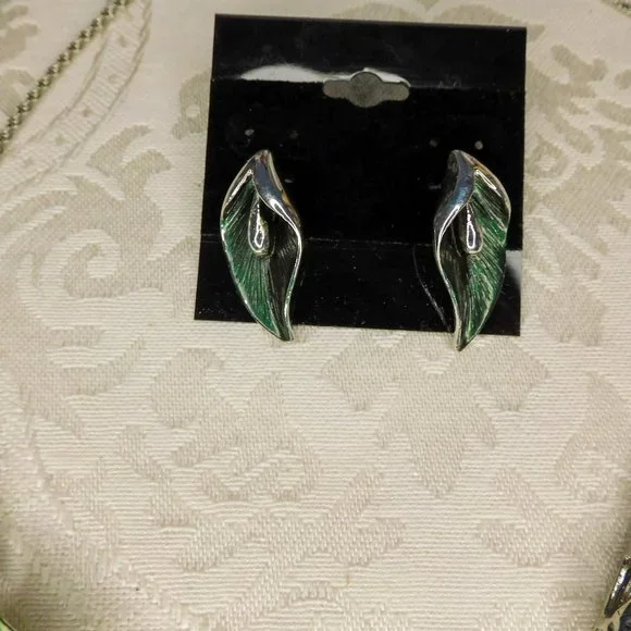Cala Lillies in Greens Necklace and Earrings Set NWT Fashion Jewelry - Picture 4 of 5